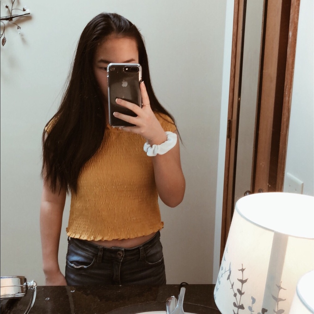 Cropped Tillys Scrunched-Ruffle Tee